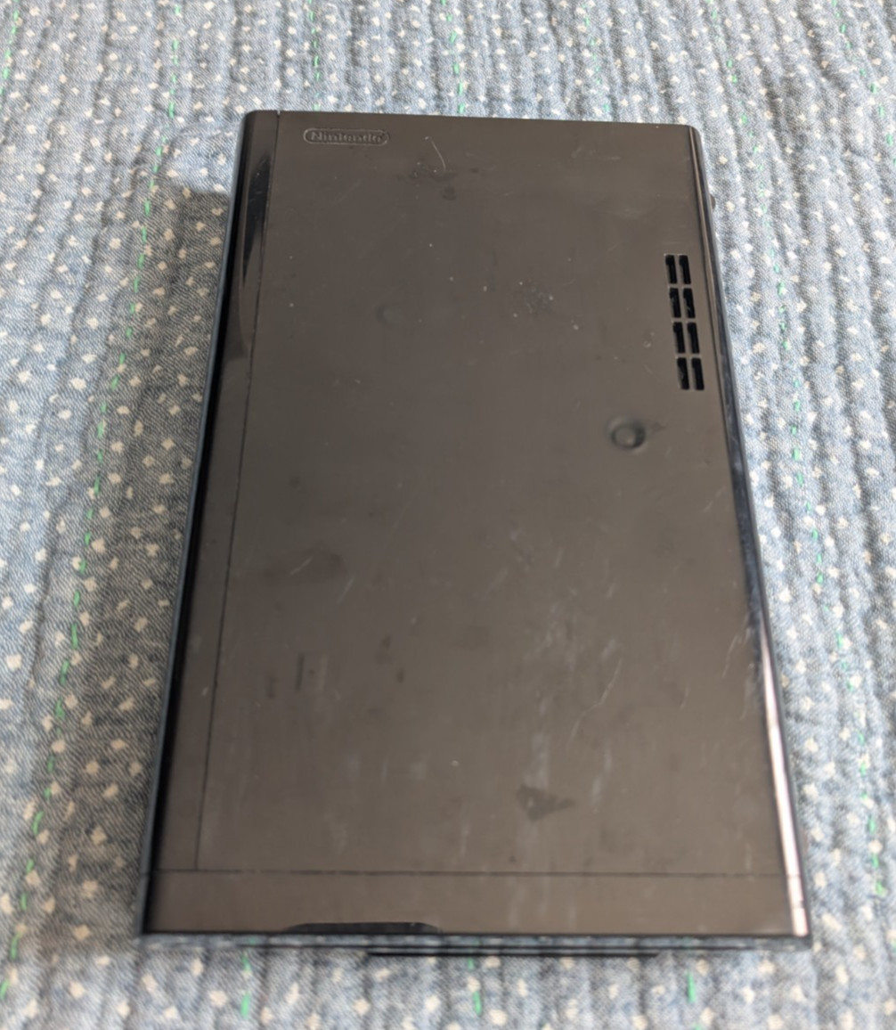 Nintendo Wii U Black Console Bundle w/ Game Pad 32GB – Broken / For Parts Repair