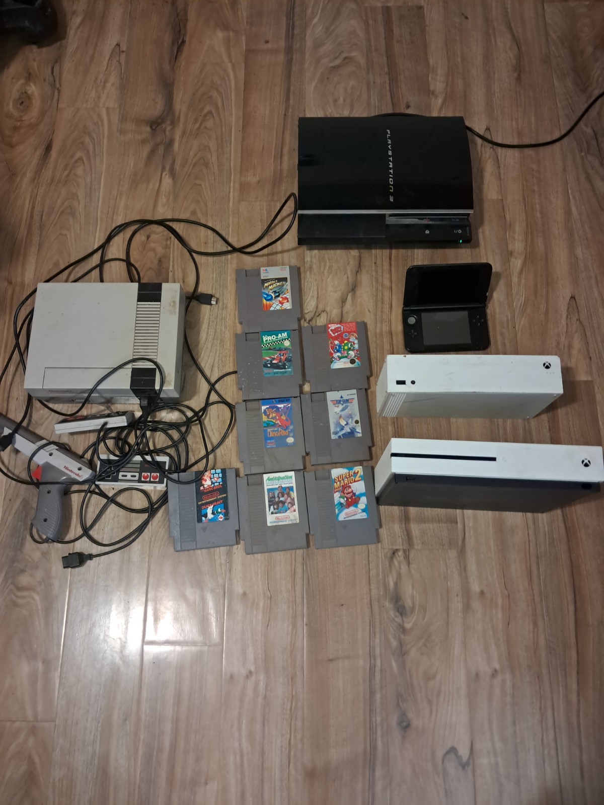 old game systems lot broken,not sure if they work. Nintendo,xbox,playstation.