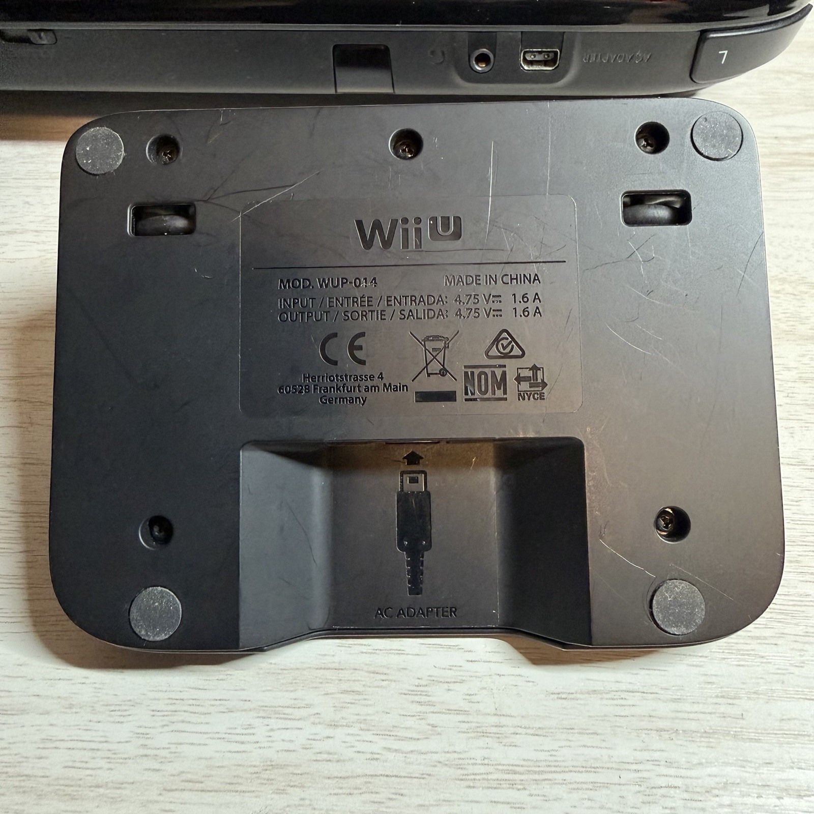 Nintendo Wii U Deluxe 32GB Handheld System – Black WUP-101(02) w/ Pro Controller