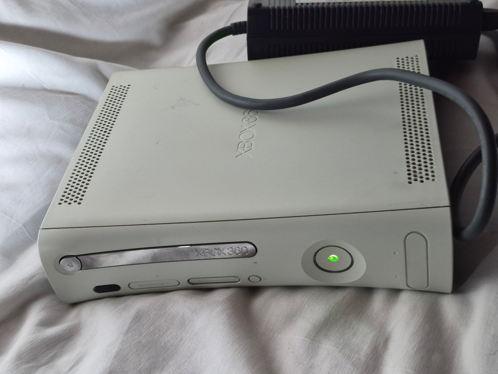 Microsoft Xbox 360 Pro 20GB Console – Matte White