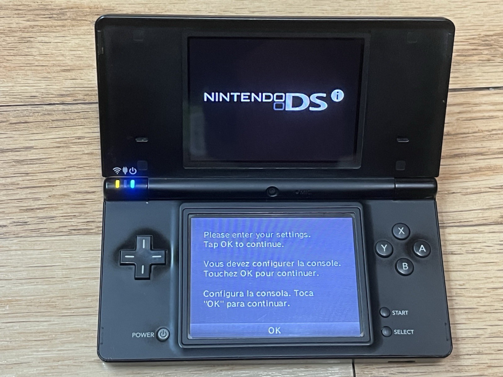 Nintendo DSI DS Handheld Console Black W/ 32gb Sd, New Battery, Stylus, Charger
