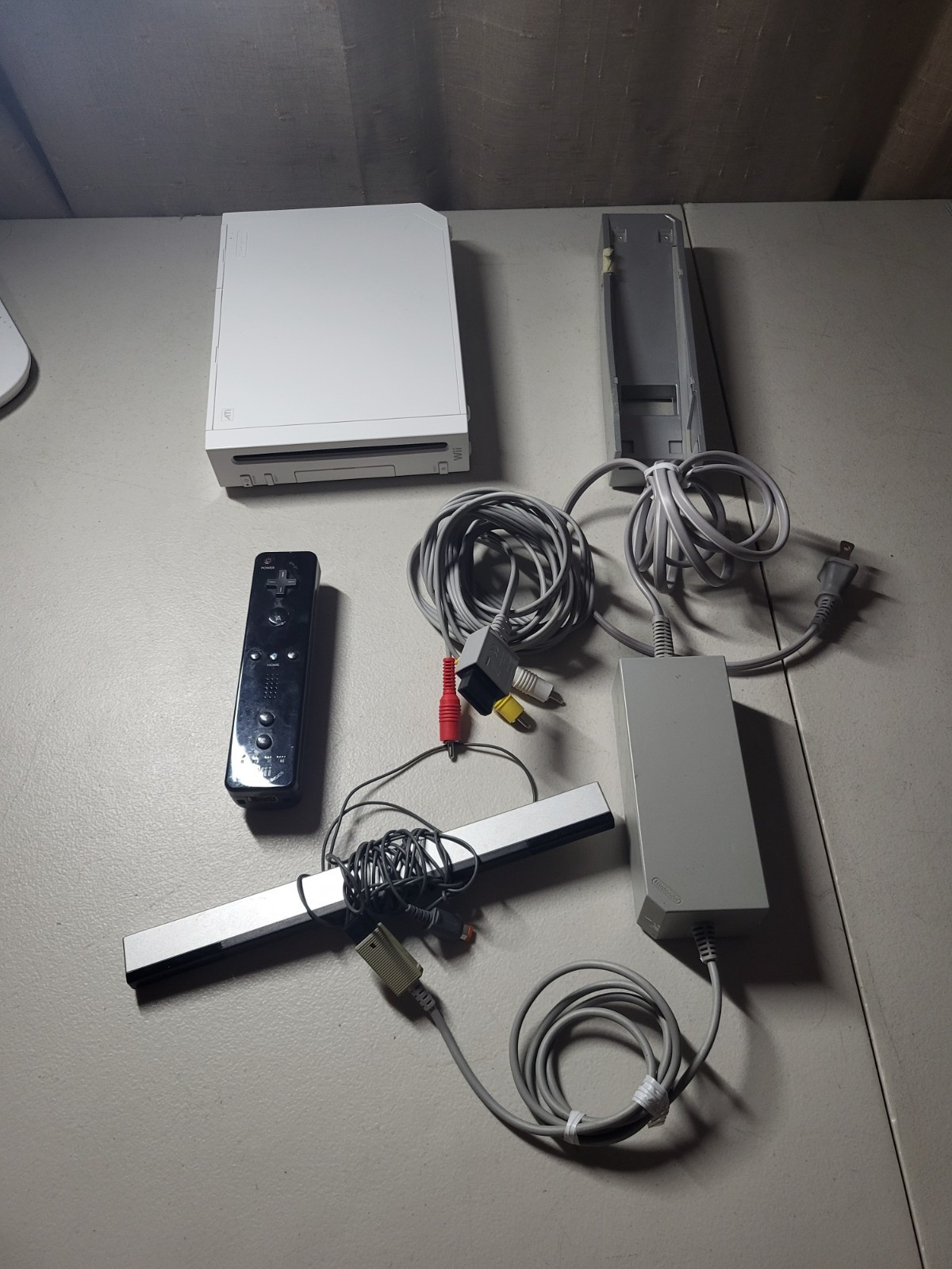 Nintendo Wii RVL-001 GameCube Compatible Console Bundle with Cables Tested Works