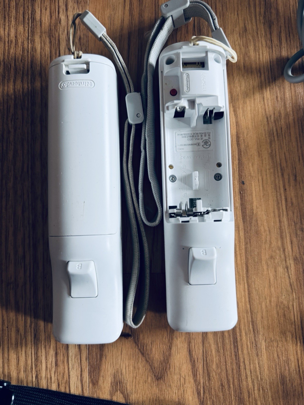 Nintendo Wii Console White RVL-001(USA) NTSC-U/C 480p w/ 2 Remotes Nunchuk