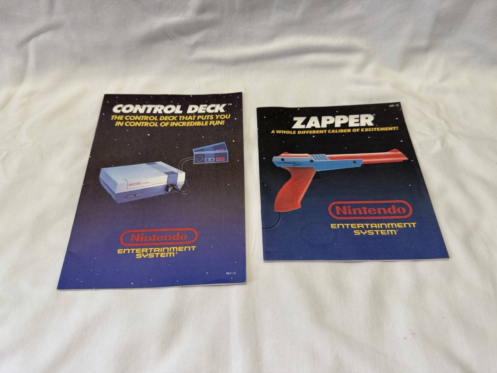 Nintendo NES Console Bundle Mario Duck Hunt Zapper Controllers Cables Manuals