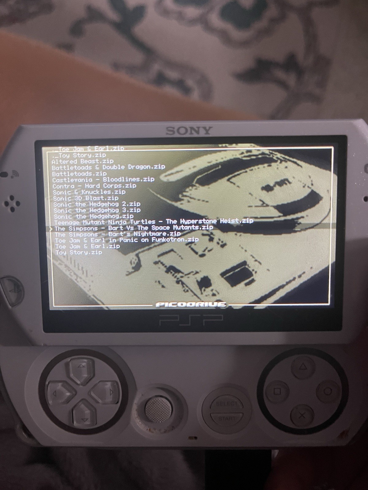 Sony PSP Go PSP-N1001 White 6870MB Wi-Fi Handheld Console *see description* SALE