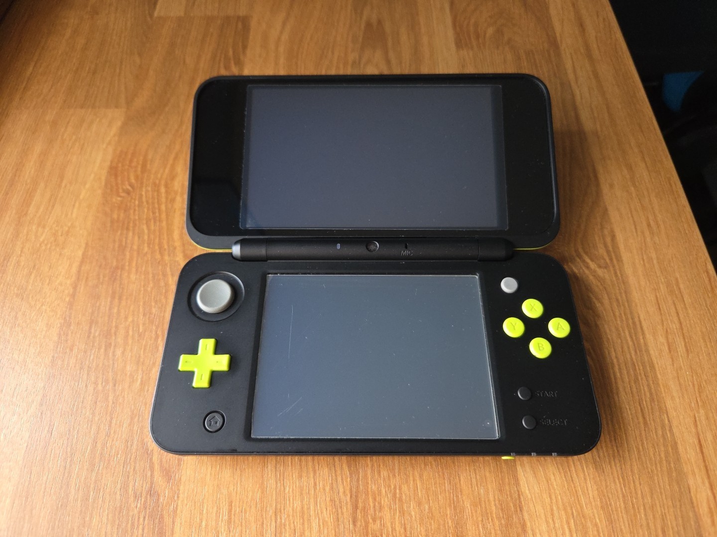 Nintendo «New» 2DS XL LL Console Black Lime + Charger Japan Region Locked