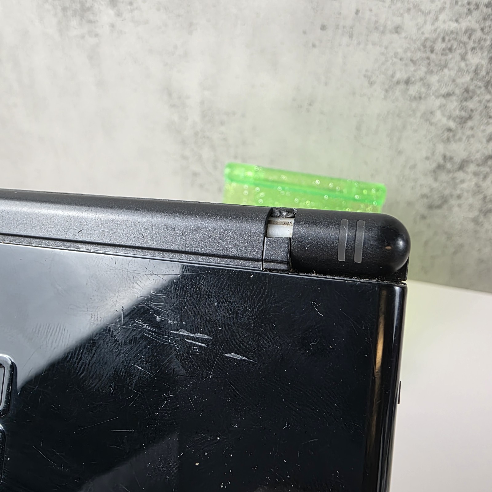 Nintendo DS Lite Black Handheld System USG-001 – Broken Screen Hinge