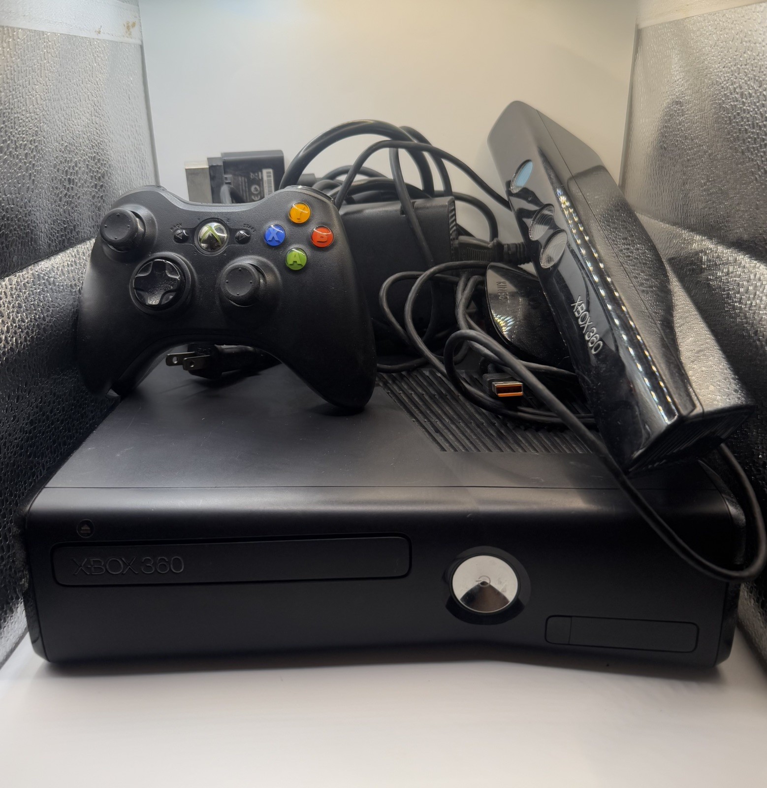 Microsoft Xbox 360 Console Black, Kinect Camera, Controller, Cords Tested 60 GB