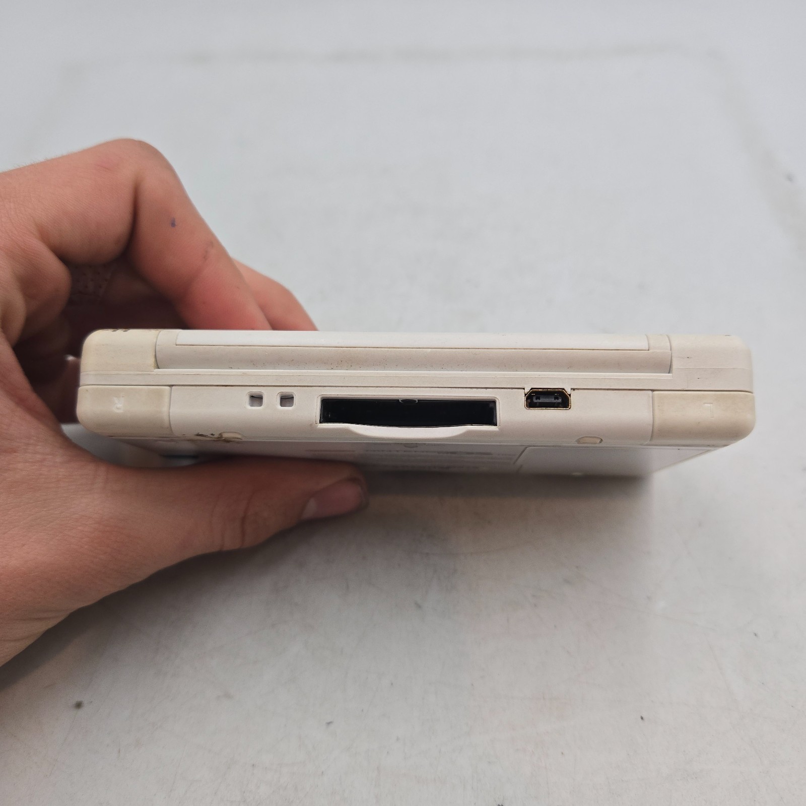 Nintendo DS Lite Console USG-001 – Polar White – GOOD CONDITION