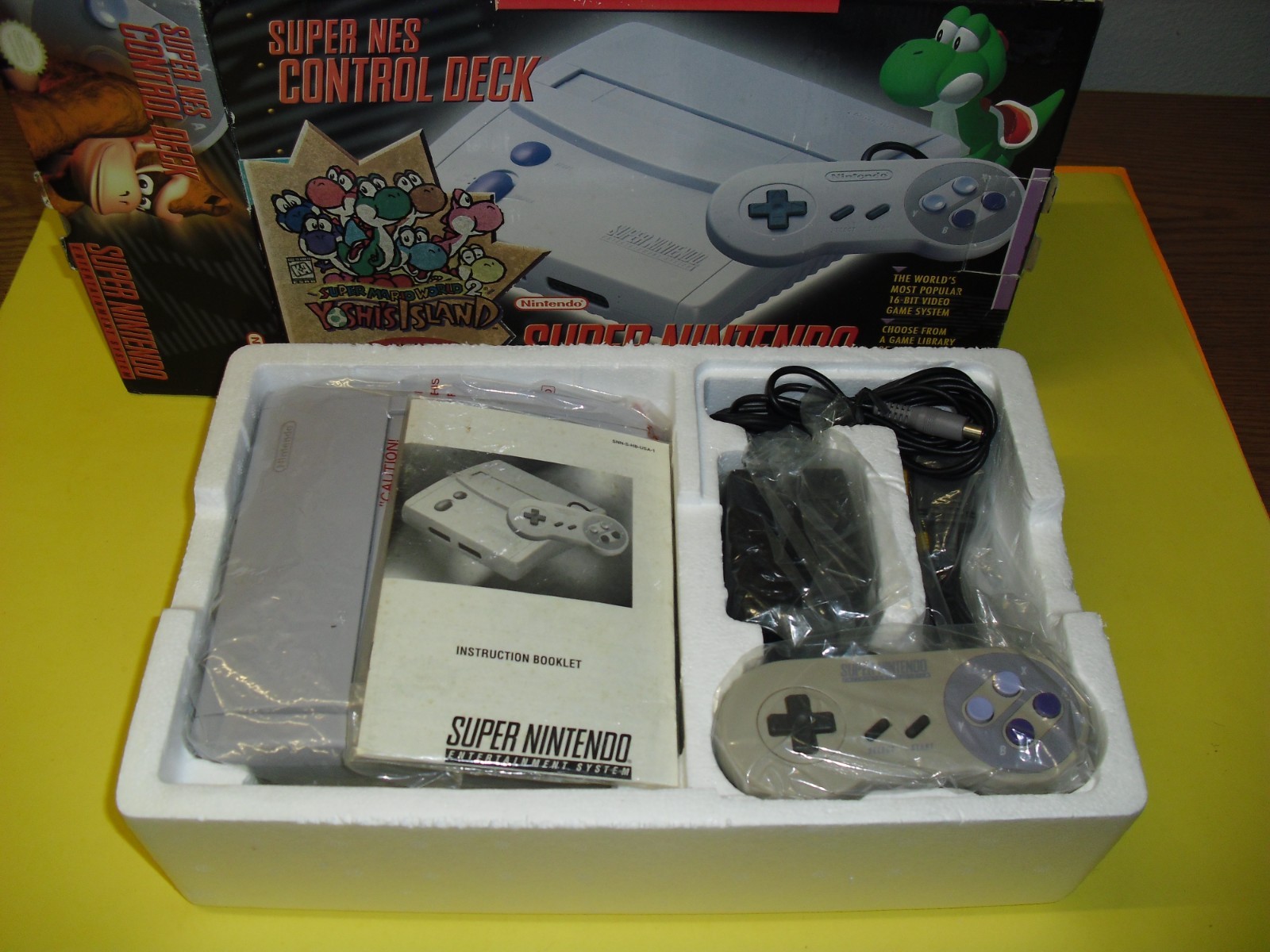 Super NES Control Deck Yoshi’s Island system complete in box w/o game! SNES