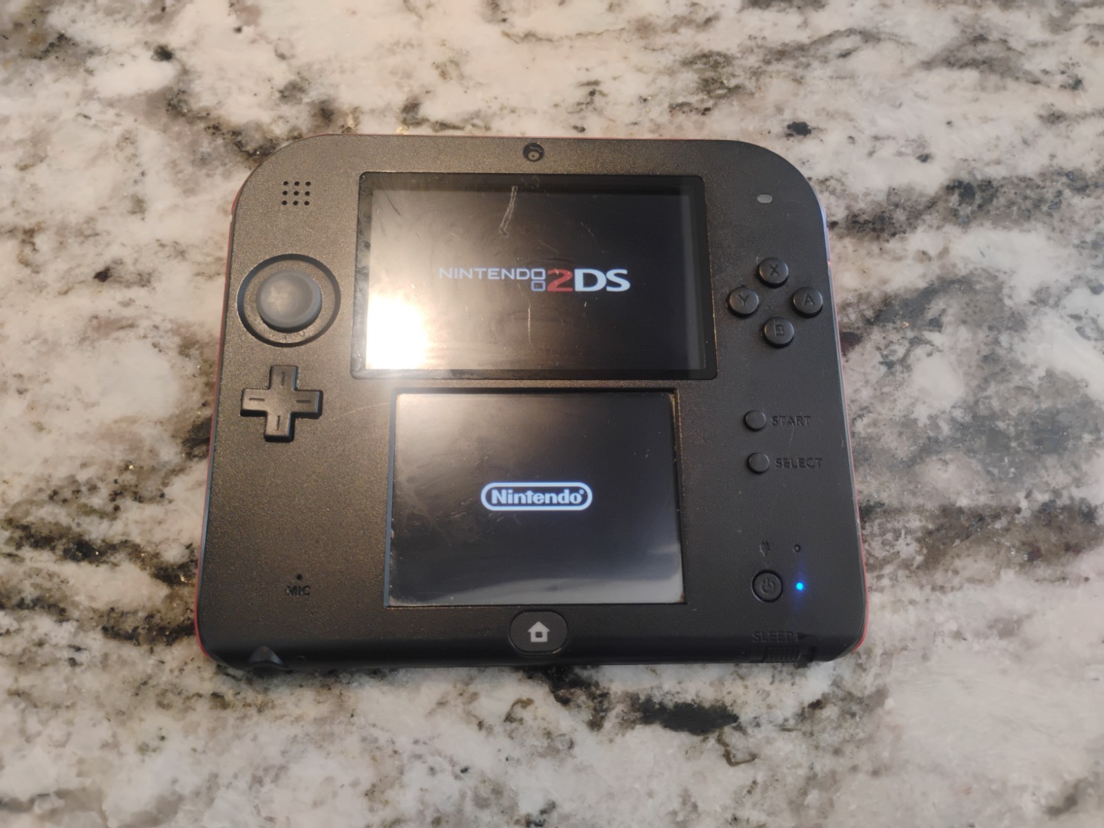 Nintendo 2DS – Tested And Working – Bad volume knob