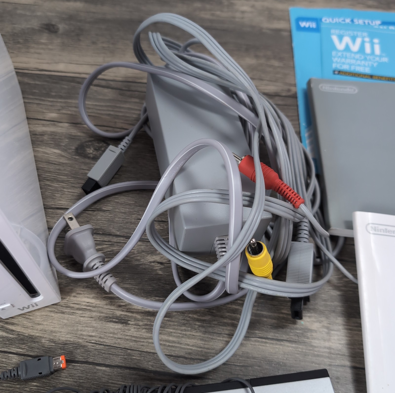 Nintendo Wii Console Bundle White RVL-001 USA Controllers And Manuals OEM Lot