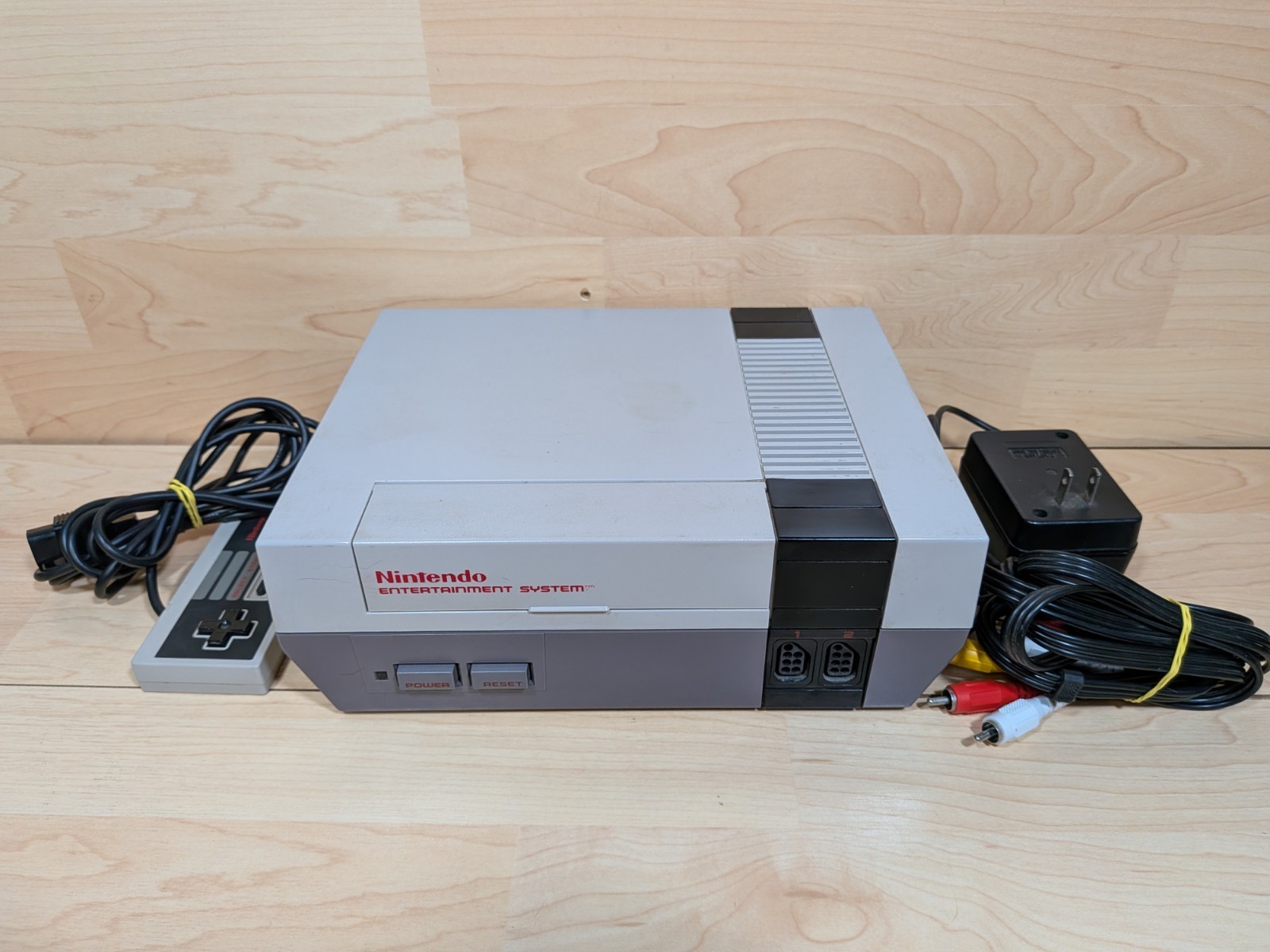 Nintendo Entertainment System NES Console Original OEM W/ Cords Controller