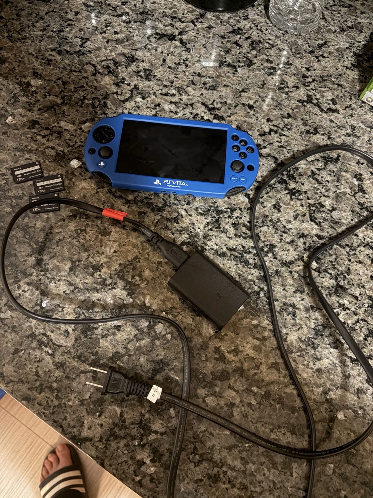 PS Vita PCH-2000 No Scratches Console Memory Sticks Charger Used Good Cond.