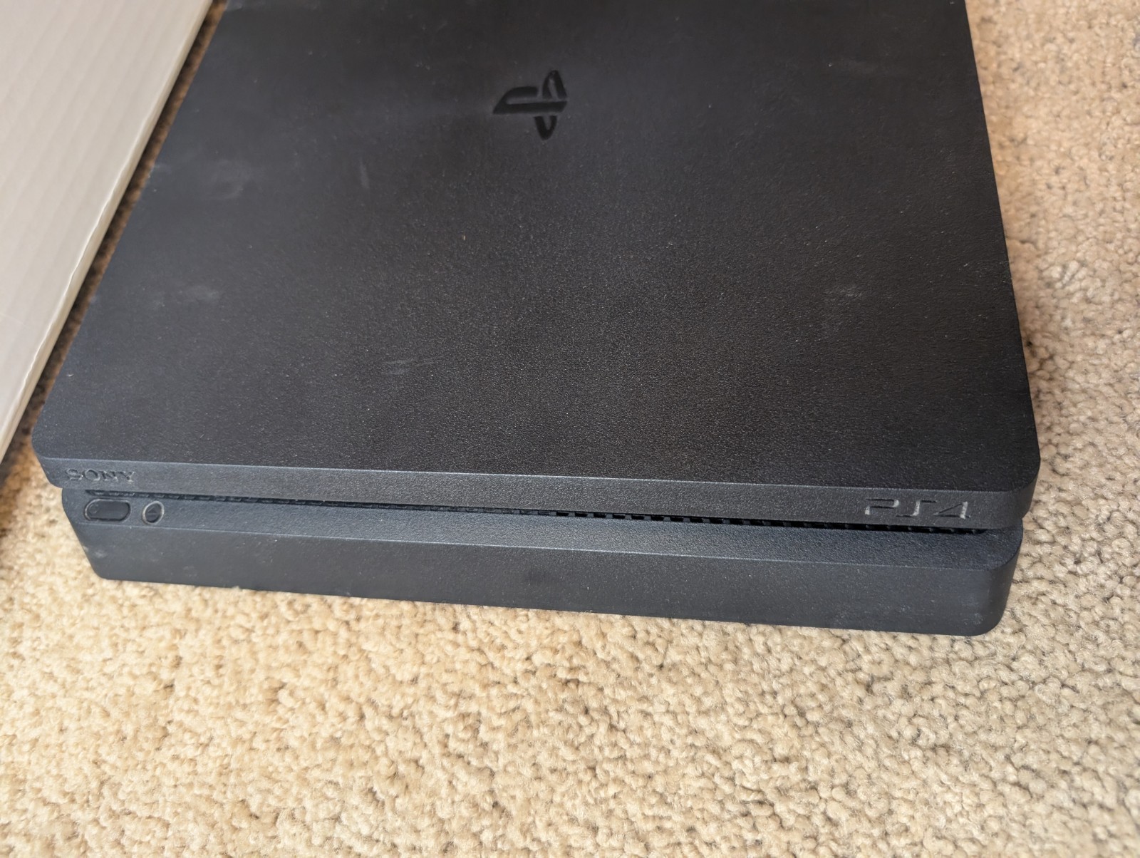 Sony PlayStation 4 PS4 Slim 1TB Console CUH-2215B Controller Cables Box Horizon