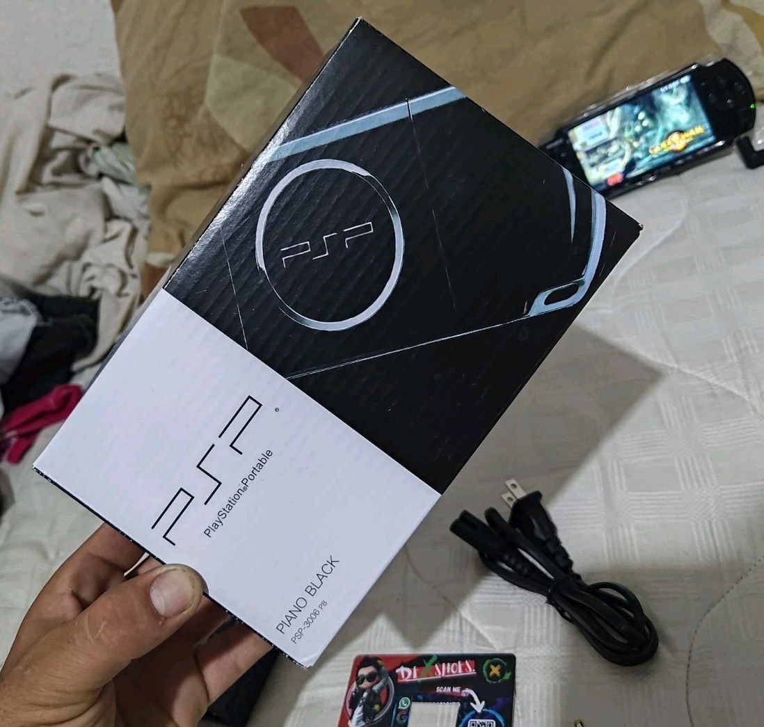 Sony PSP 3000 black with 32 GB games +UMD