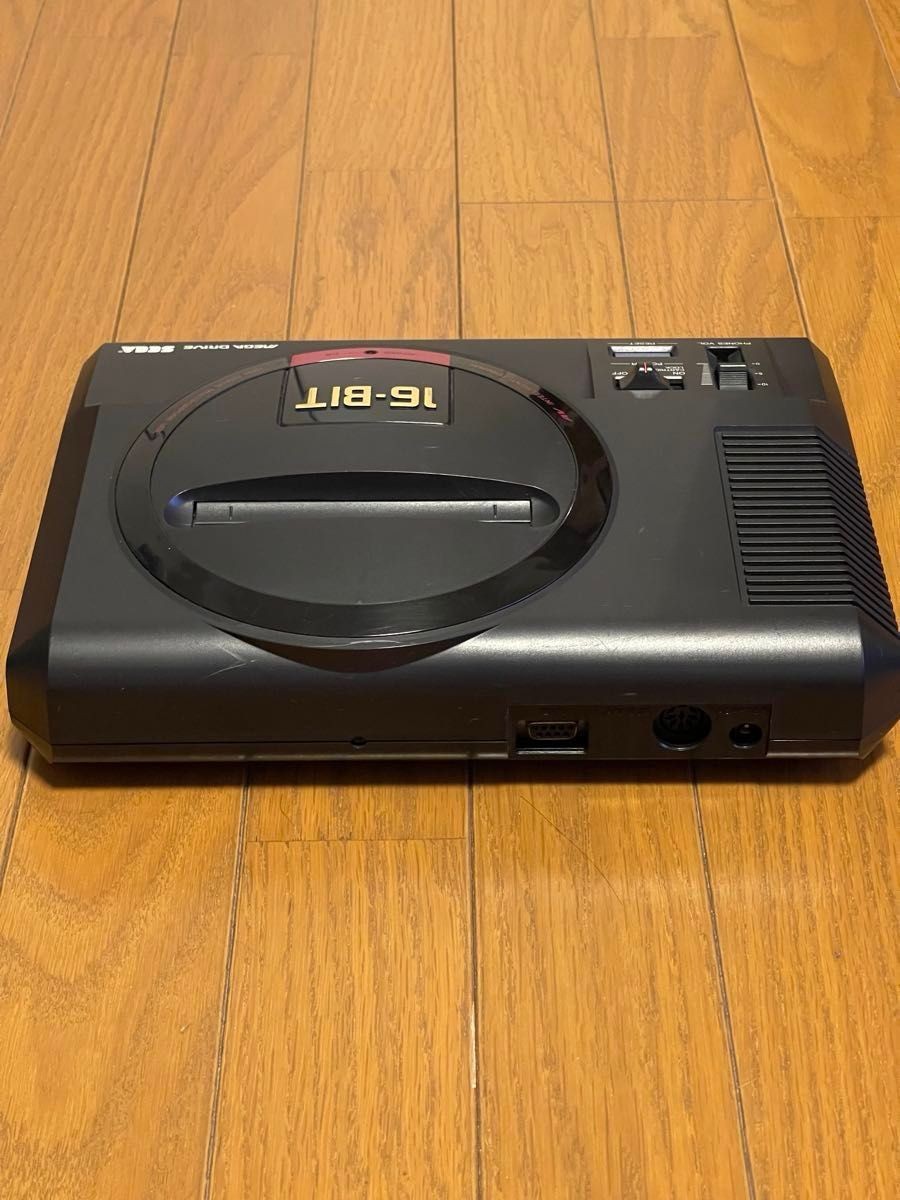 Mega Drive console HAA-2510, working condition, serial number matching.