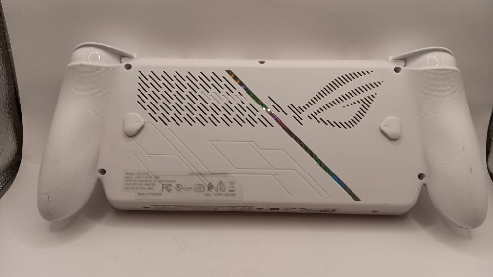 ASUS RC73YA HANDHELD GAMING PC