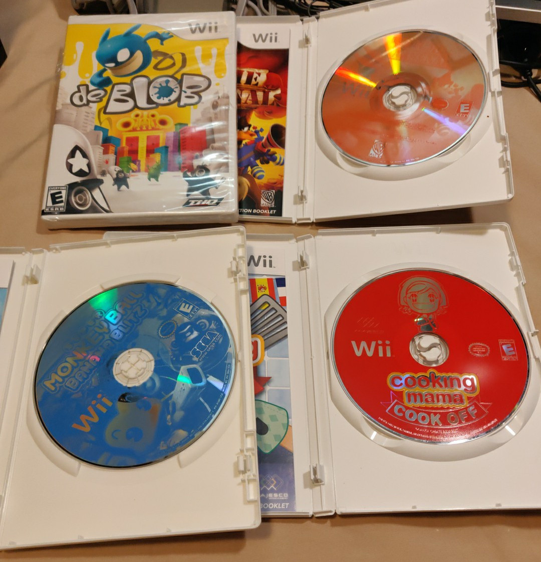 BLACK Nintendo Wii Video Game System Bundle- Console, Remote, Games, Accessories