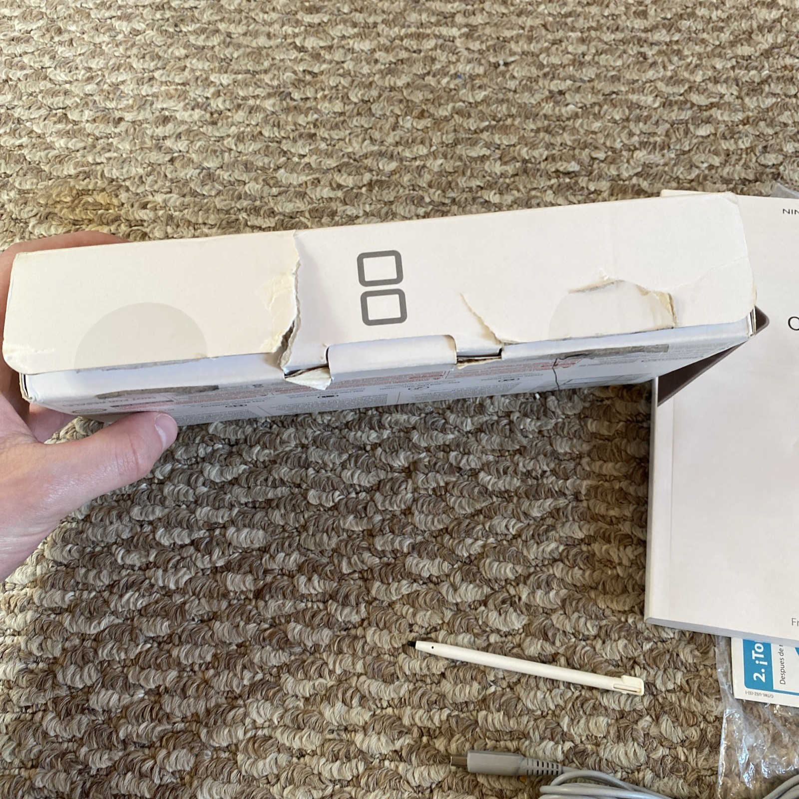 Nintendo DSi White Console in Original Box USA Version Charger Stylus Manual