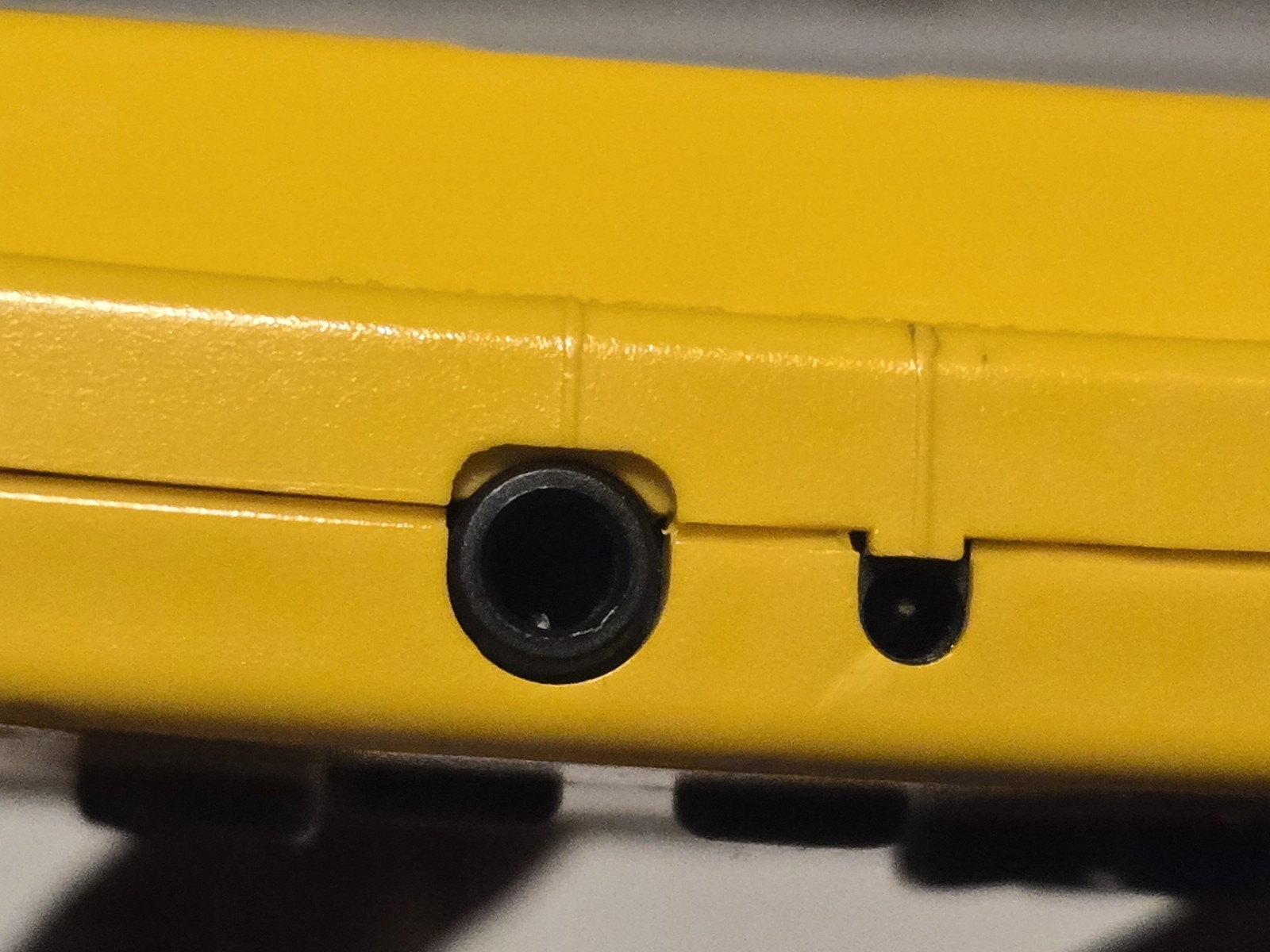 Nintendo Game Boy Pocket Yellow MGB-001 Console Tested Working Screen Line