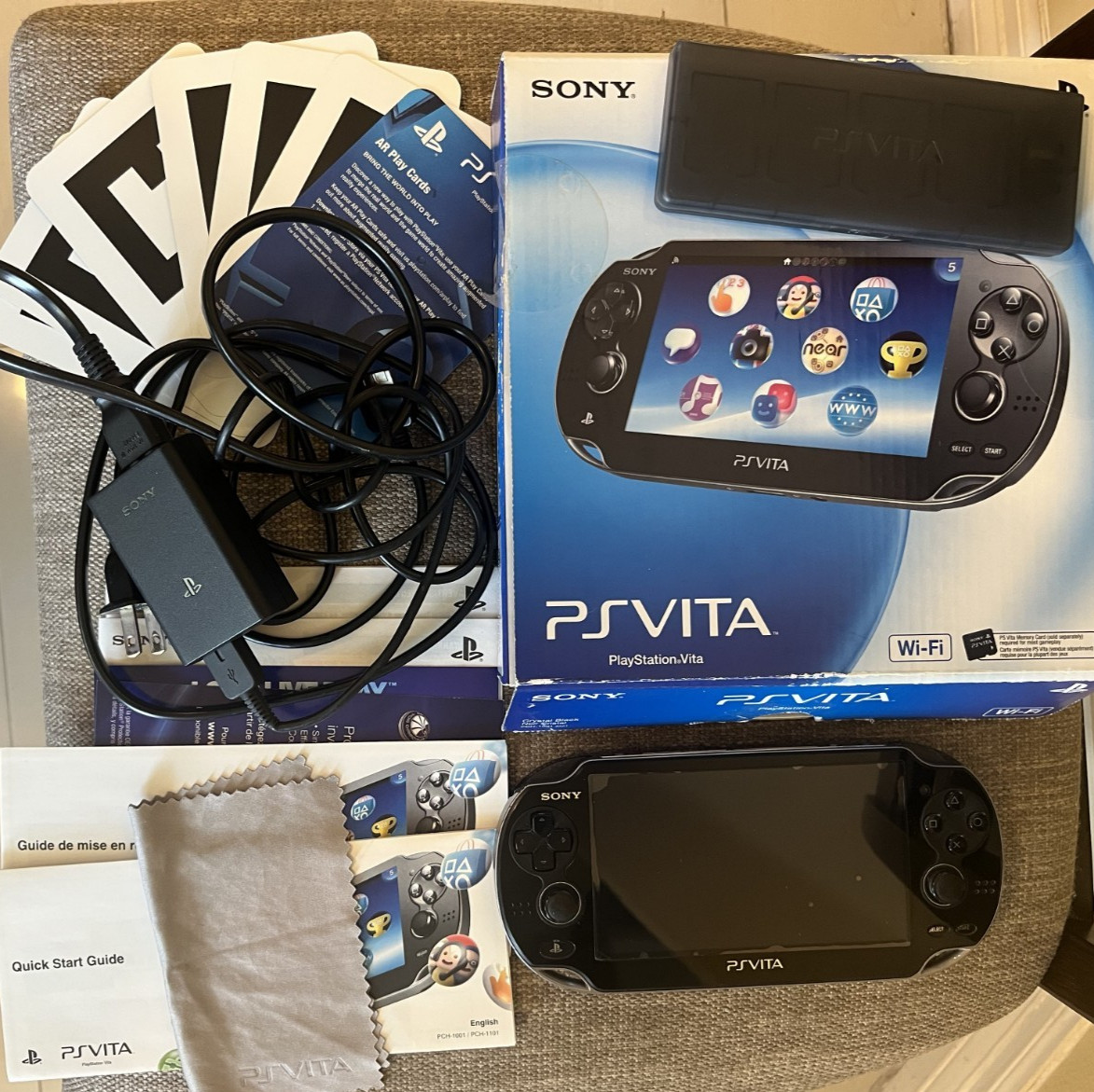 Sony PlayStation PS Vita PCH-1001 Handheld Console Black w/ Box Manual CIB