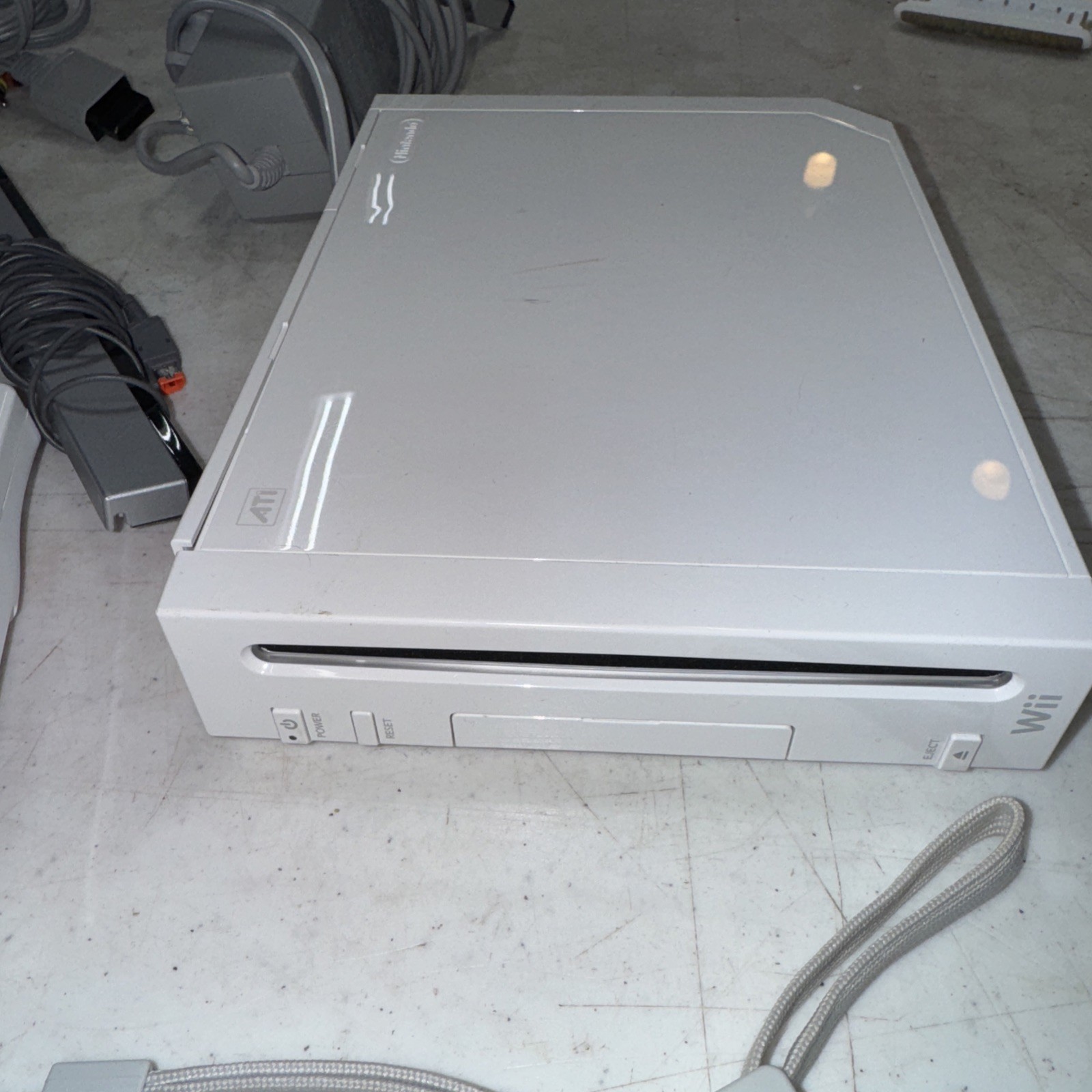 Nintendo Wii RVL-001 White Console Bundle – Tested and Working