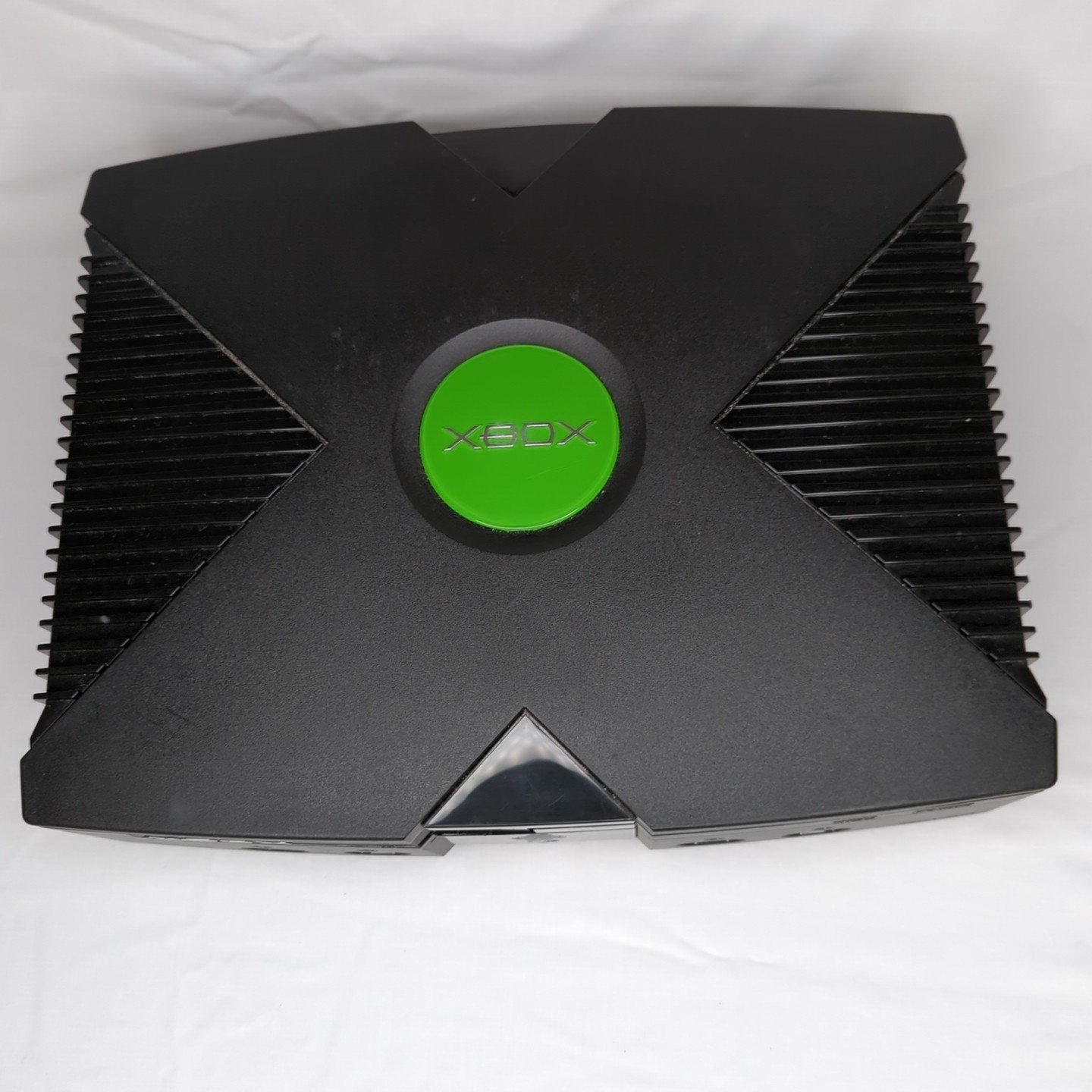 MICROSOFT XBOX CONSOLE WITH POWER CORD FOR PARTS AND REPAIR