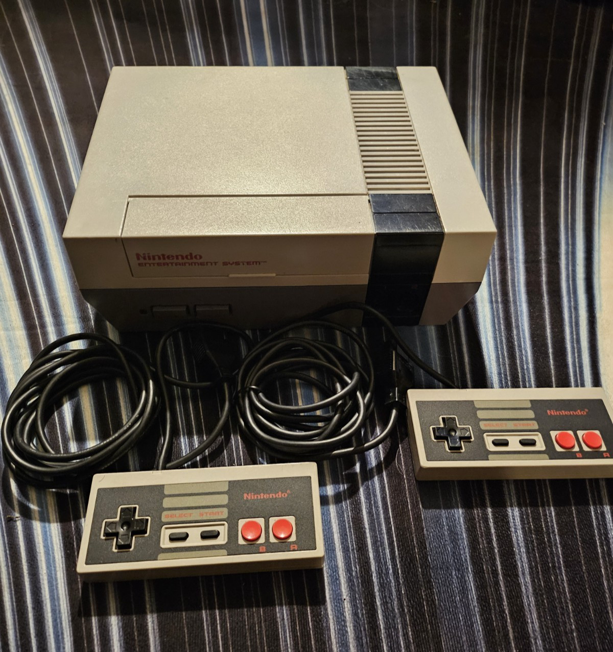 Nintendo Entertainment System Great Shape Tested 2 Controllers NES-001 Console