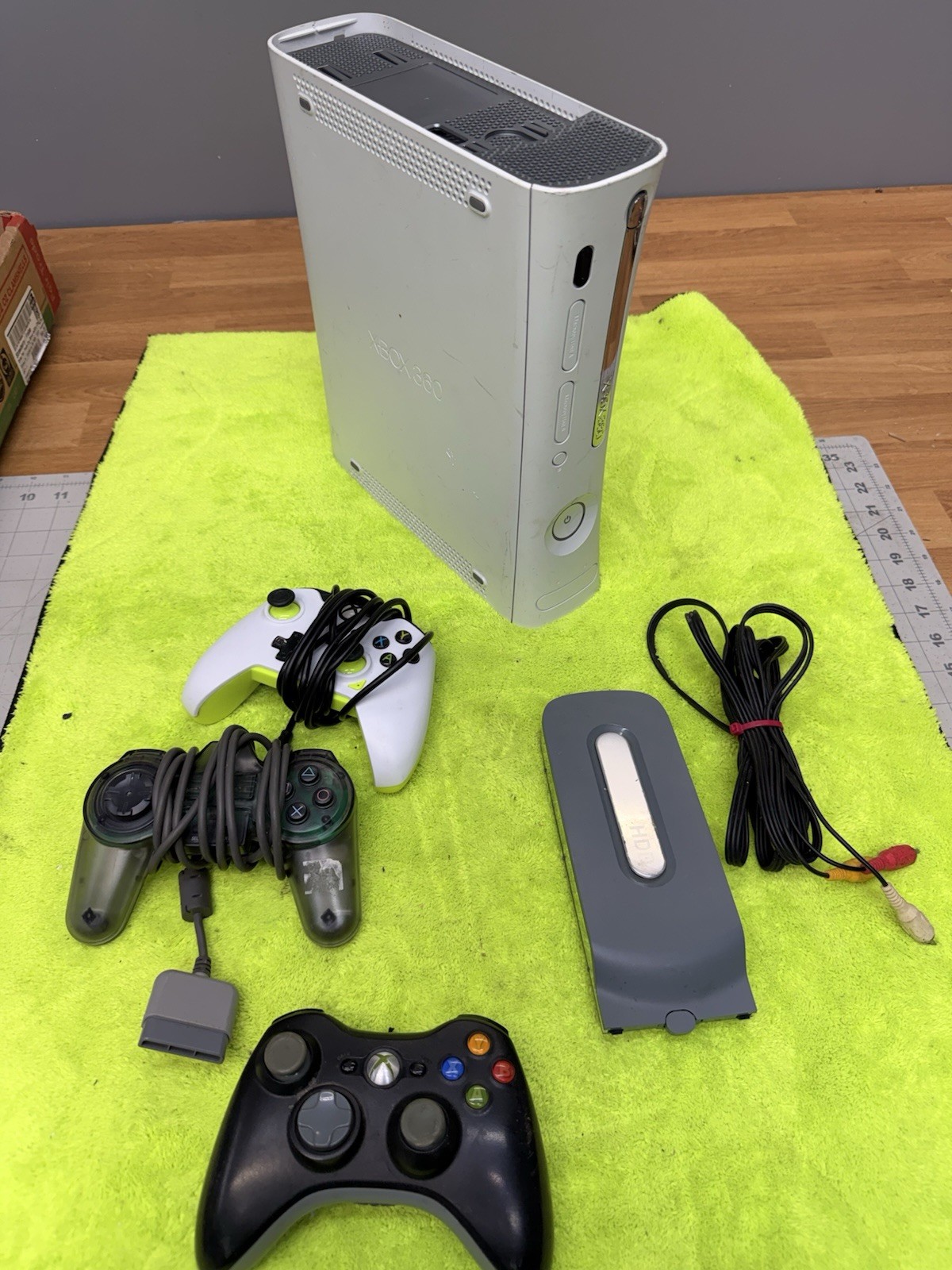 Xbox 360 Console Hard drive White Unknown if still works See DESCRIPTION! Pics🔥