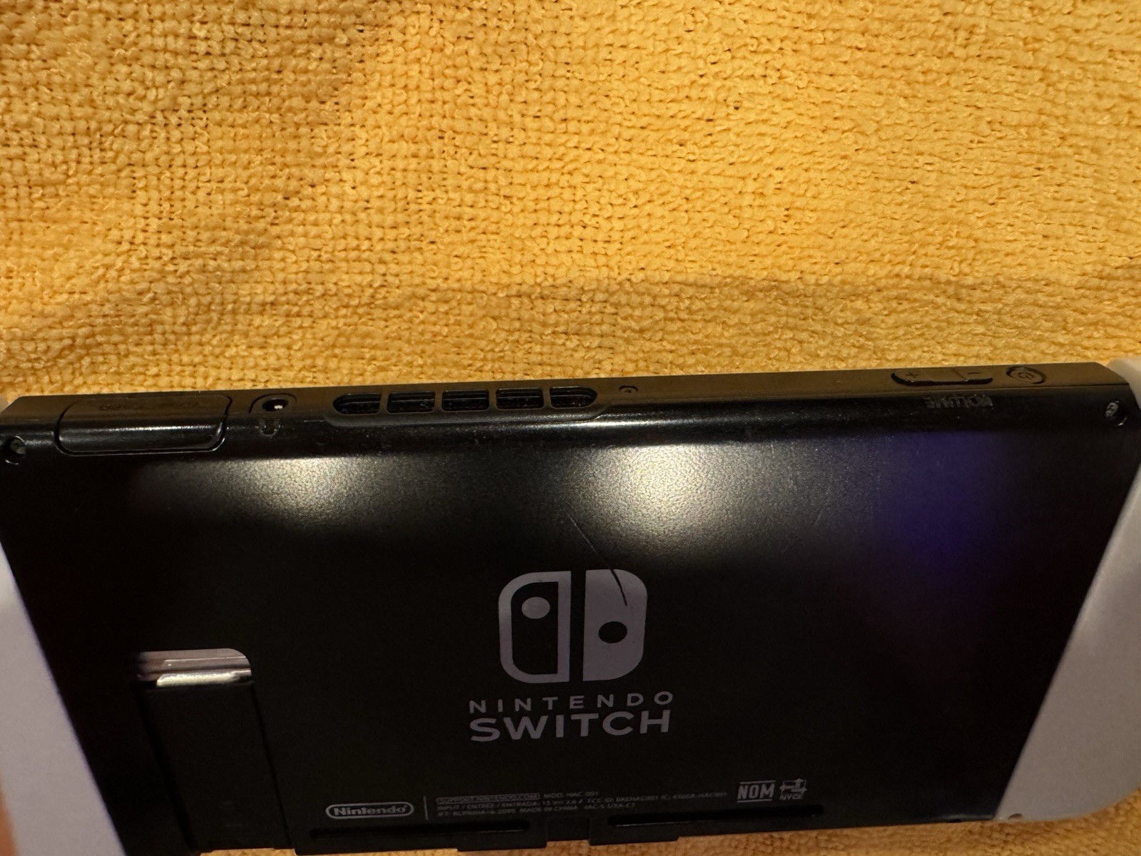 Nintendo HAC-001 Switch Console. Everything Works But Speakers.