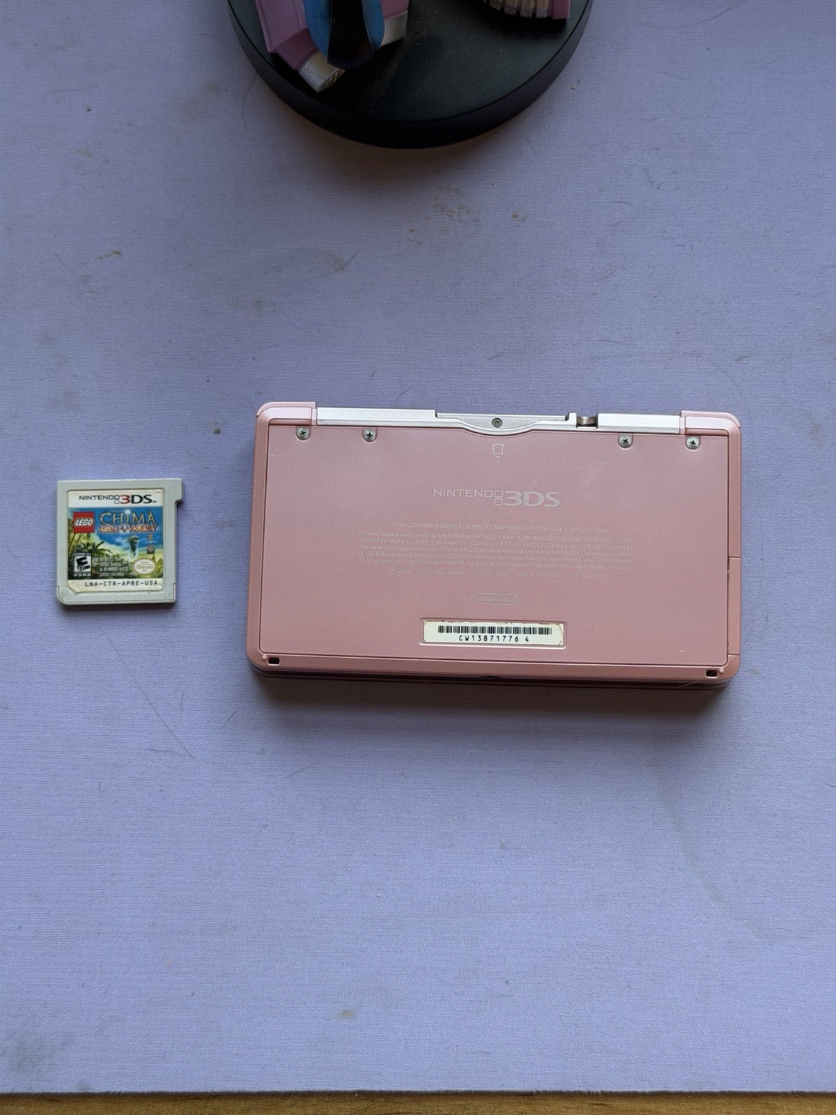 EXCELLENT CONDITION 3DS W/ Charger and Game
