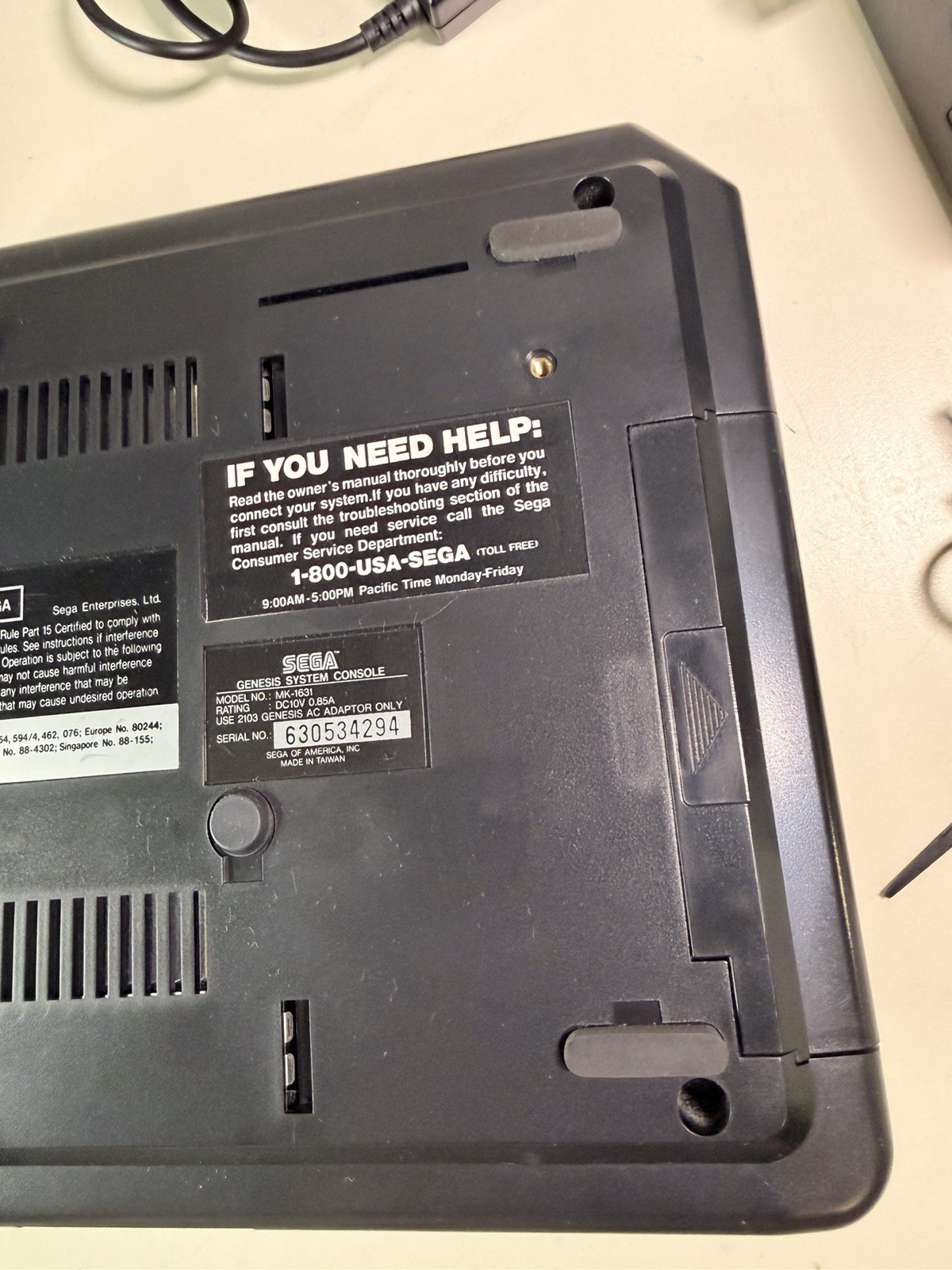 Sega Genesis MK-1631 2 Controllers Power And A/V Cables