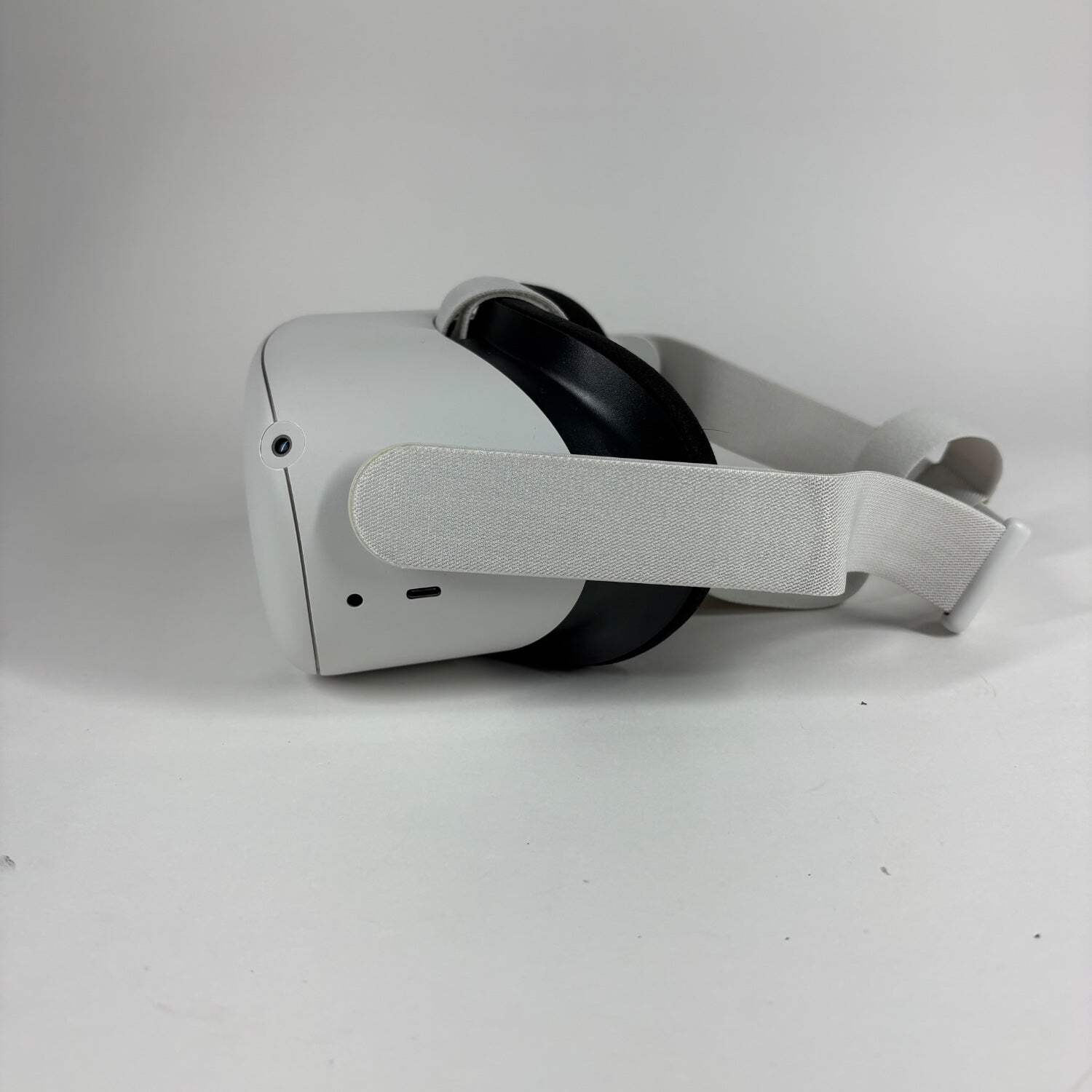 Meta Quest 2 128GB Standalone All-in-One VR Headset KW49CM