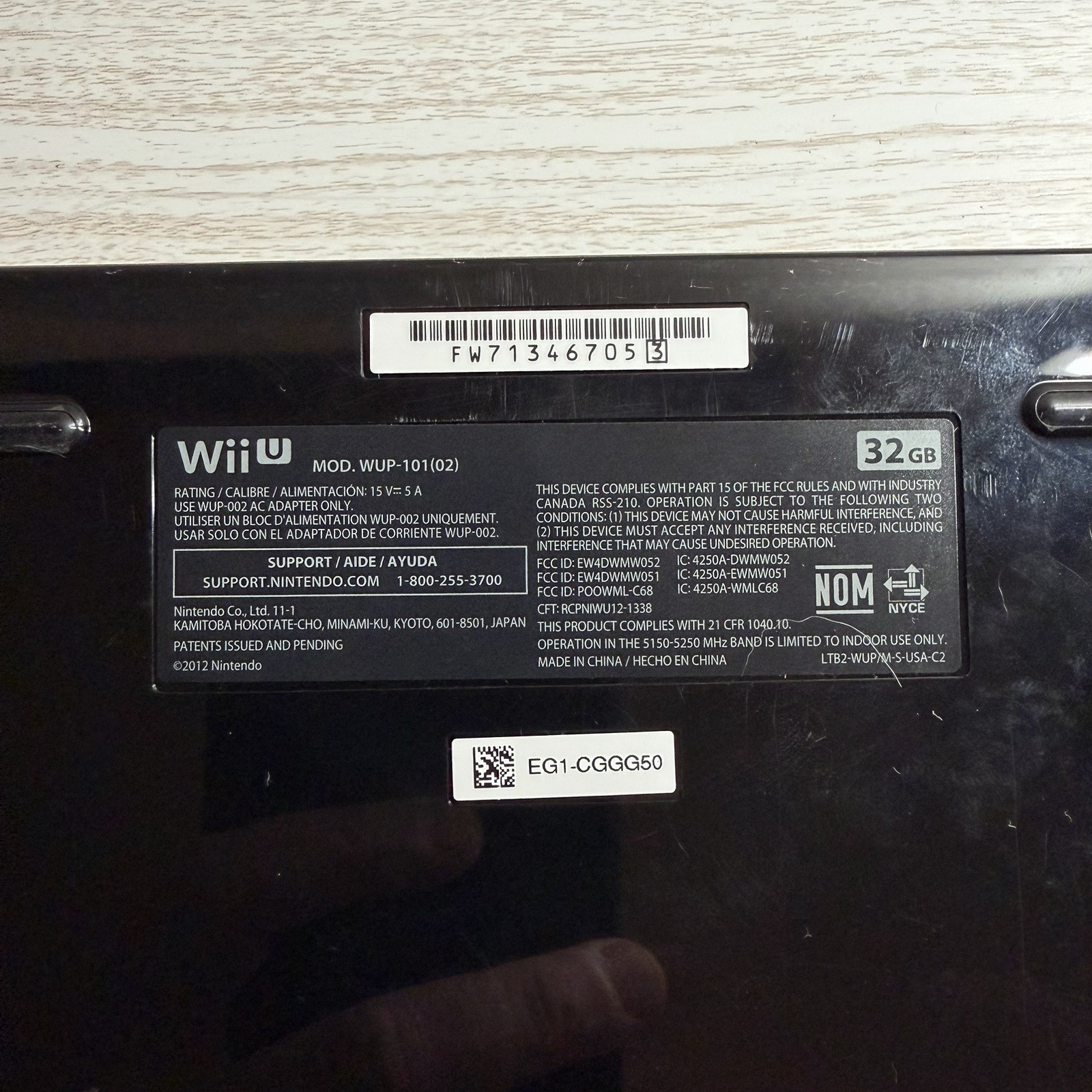 Nintendo Wii U Deluxe 32GB Handheld System – Black WUP-101(02) w/ Pro Controller