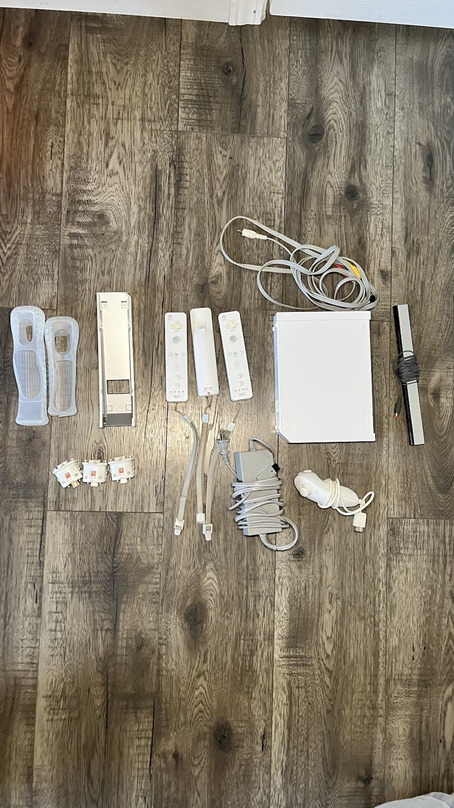 Nintendo Wii RVL-001 512 MB Home Console Wii Bundle Three Controllers