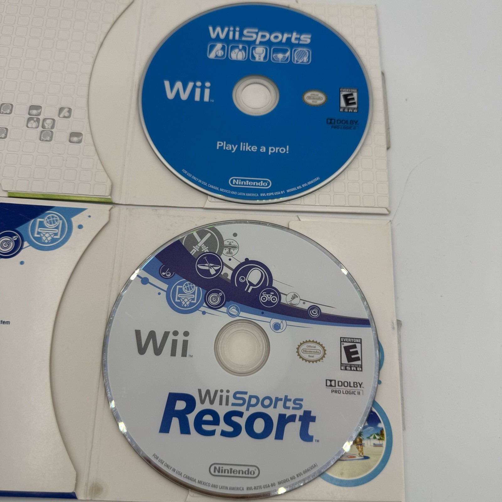 Nintendo Wii Black Console RVL-001 Wii Sports + Resort w/ 2 Wiimotes + 5 Games