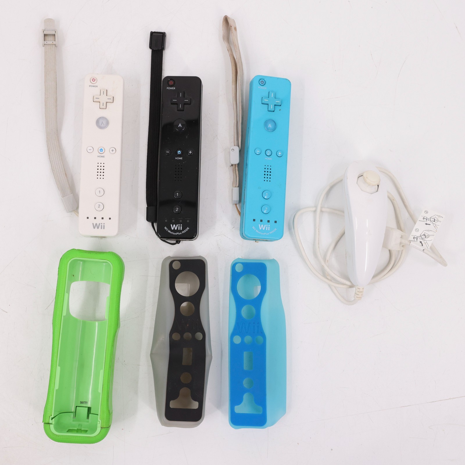 Nintendo Wii White Console Bundle RVL-001 GameCube Port 3 Remotes Nunchuk Games