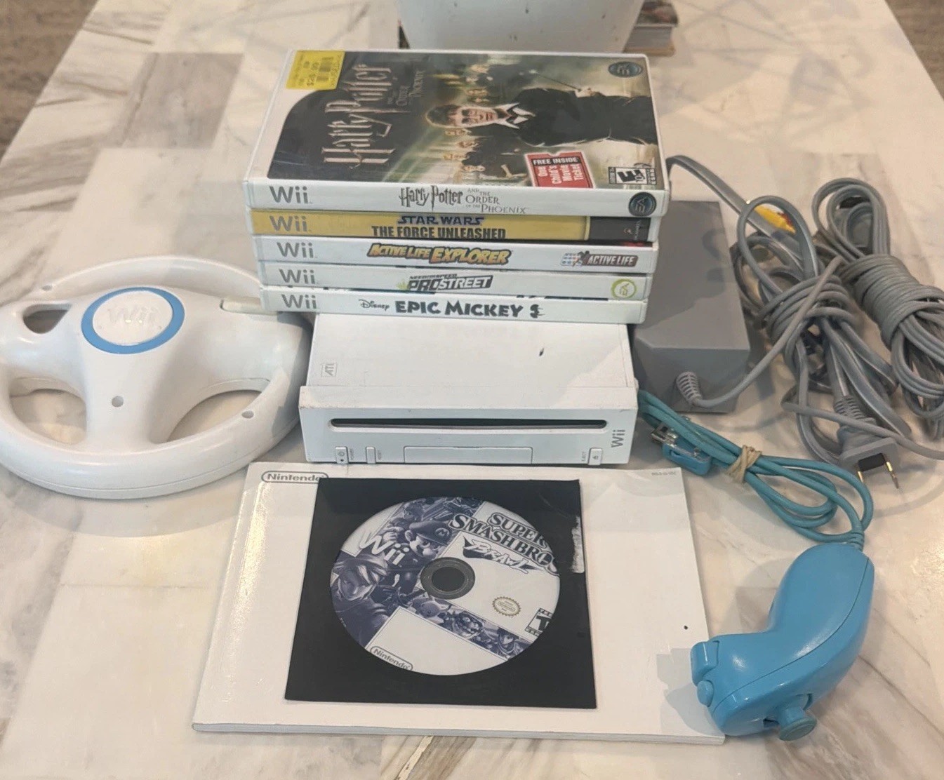 Nintendo Wii Console White RVL-001 Super Smash Bros Brawl Bundle 6 Video Games