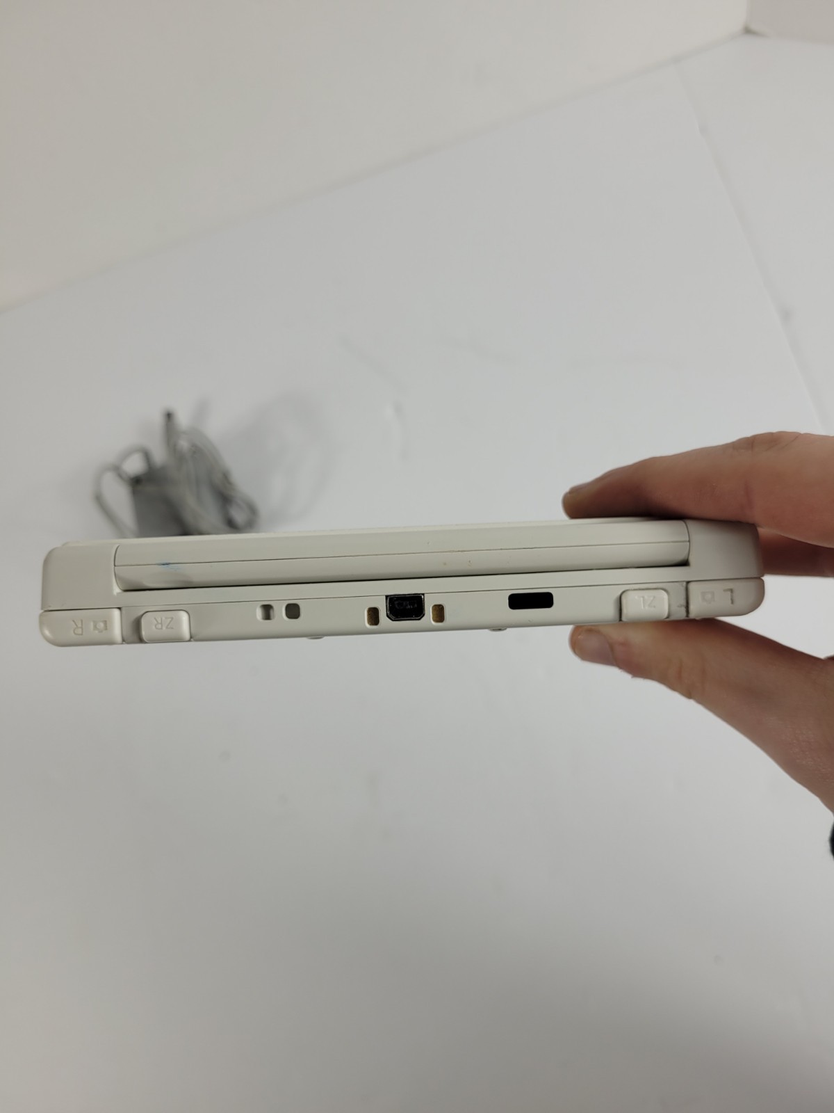 Nintendo 3DS XL Special Edition White Handheld 4GB NTSC-U/C SPR-001.