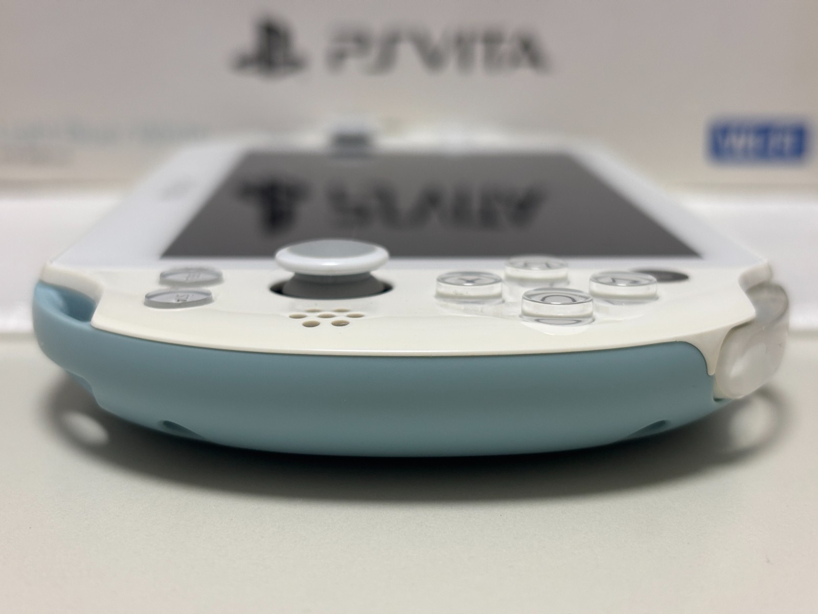 PS Vita SONY PlayStation Light Blue White PCH-2000 Console W/Charger Box