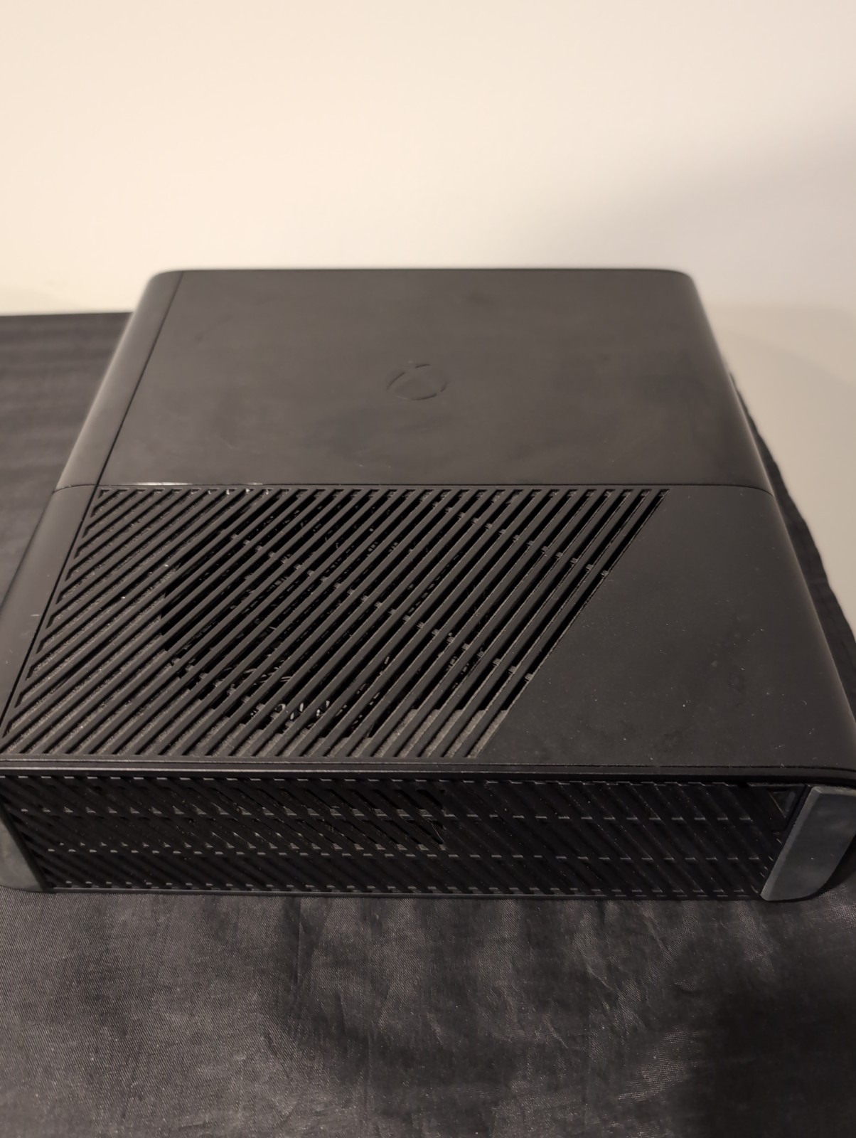 Microsoft Xbox 360 S Console W/Cords + Controller Black