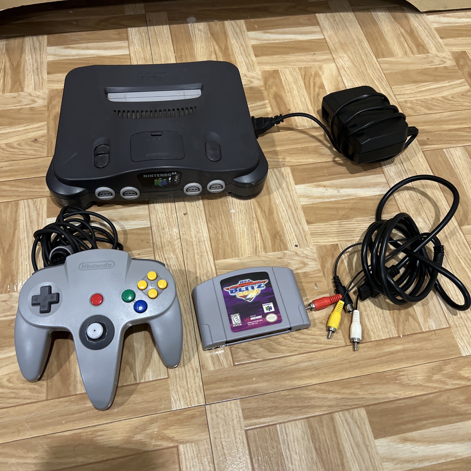 Nintendo 64 N64 Black Console With 1 Controller,cords, And NFL Blitz 200