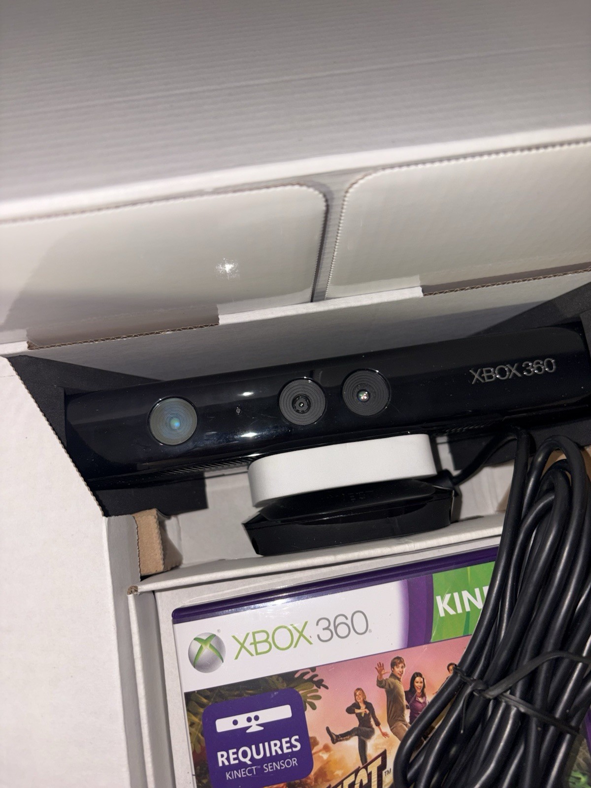 Microsoft Xbox 360 Complete In Box Gaming Console, Kinect, Controller, Game