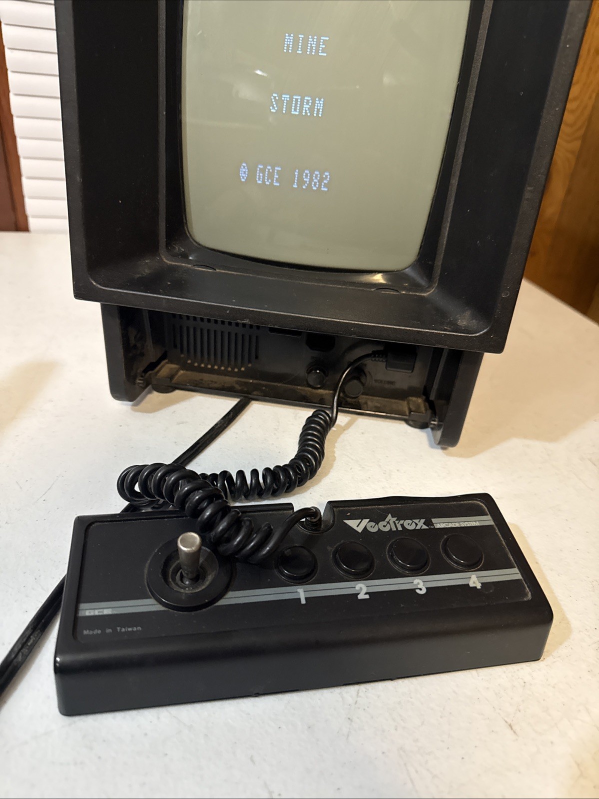 GCE Vectrex Arcade System Console 1982 – POWERS ON – SOLD AS IS / LOOK/READ!