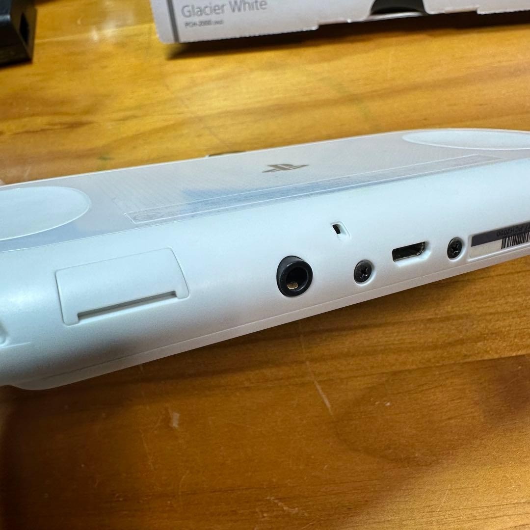 PSVita 2000 Console Glacier White 6254 From Japan
