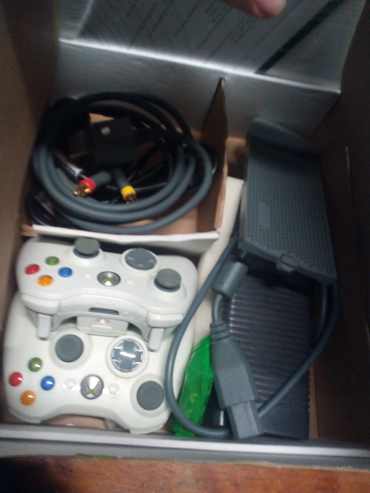 Microsoft Xbox 360 Arcade Matte White 256 MB Console 2 controllers in box