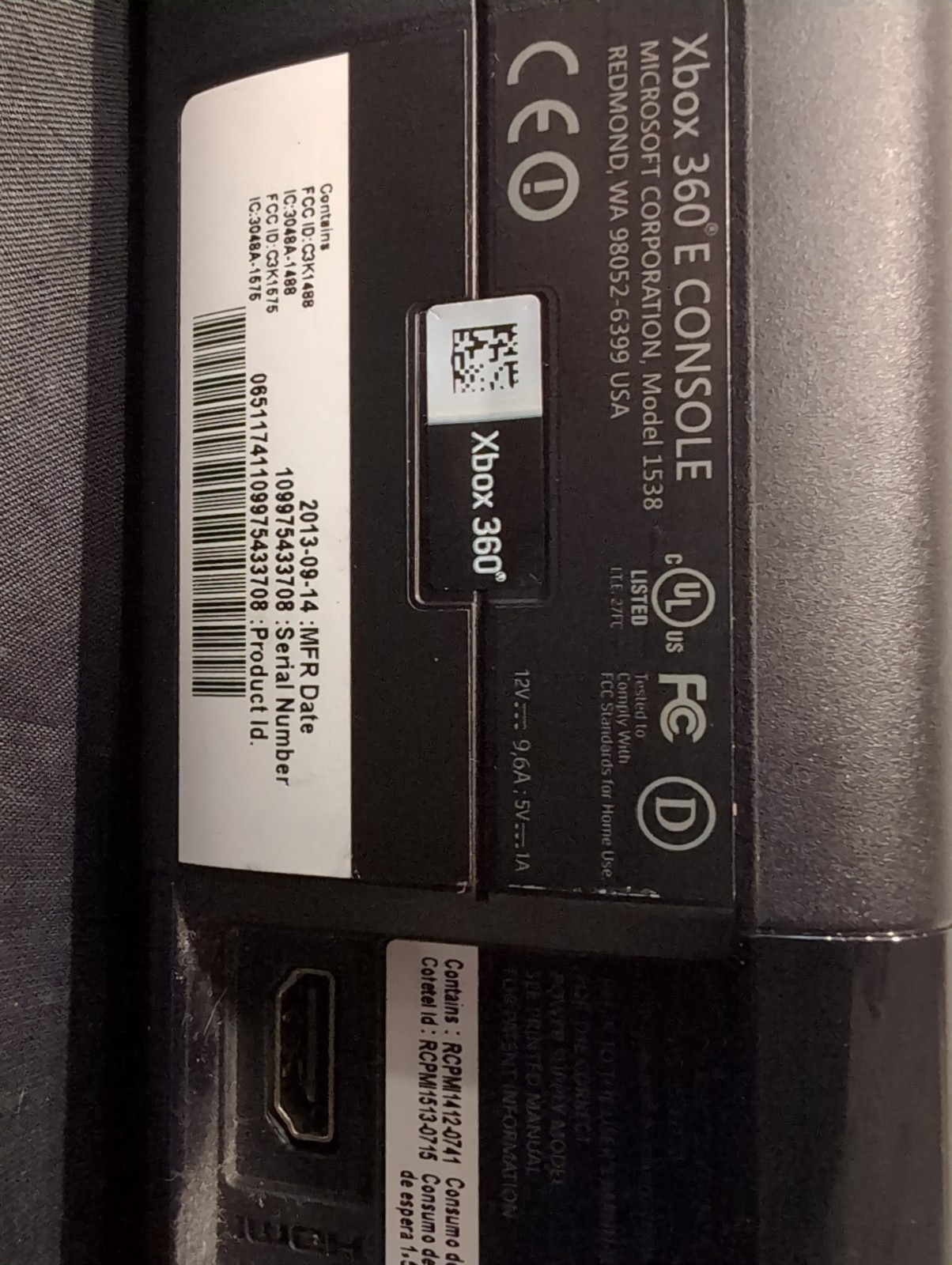 Microsoft Xbox 360 S Console W/Cords + Controller Black