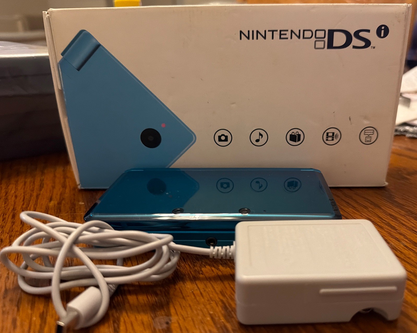 Nintendo DS DSI Blue Handheld Console with charger, 11 Games, working cond.