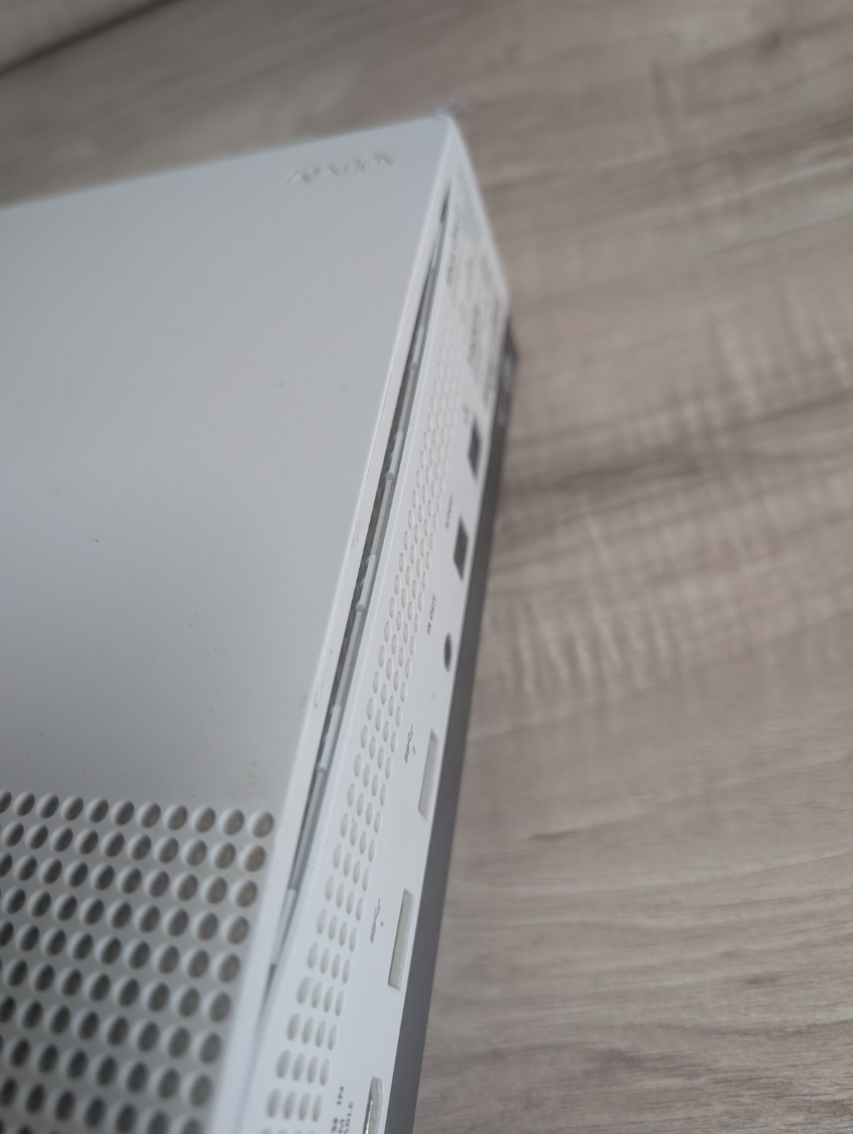 Microsoft 1 TB White XBOX One S, Model 1681 Gaming Console ( READ )